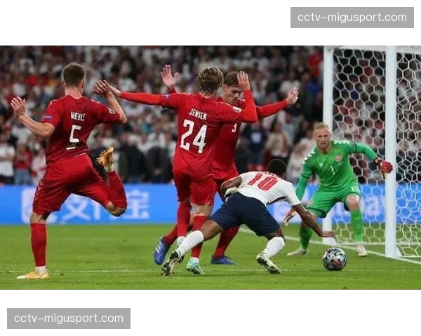 VAR长时间介入判罚点球,引发斯特拉斯堡主场球迷强烈不满 VAR长时间介入判罚点球,引发斯特拉斯堡主场球迷强烈不满